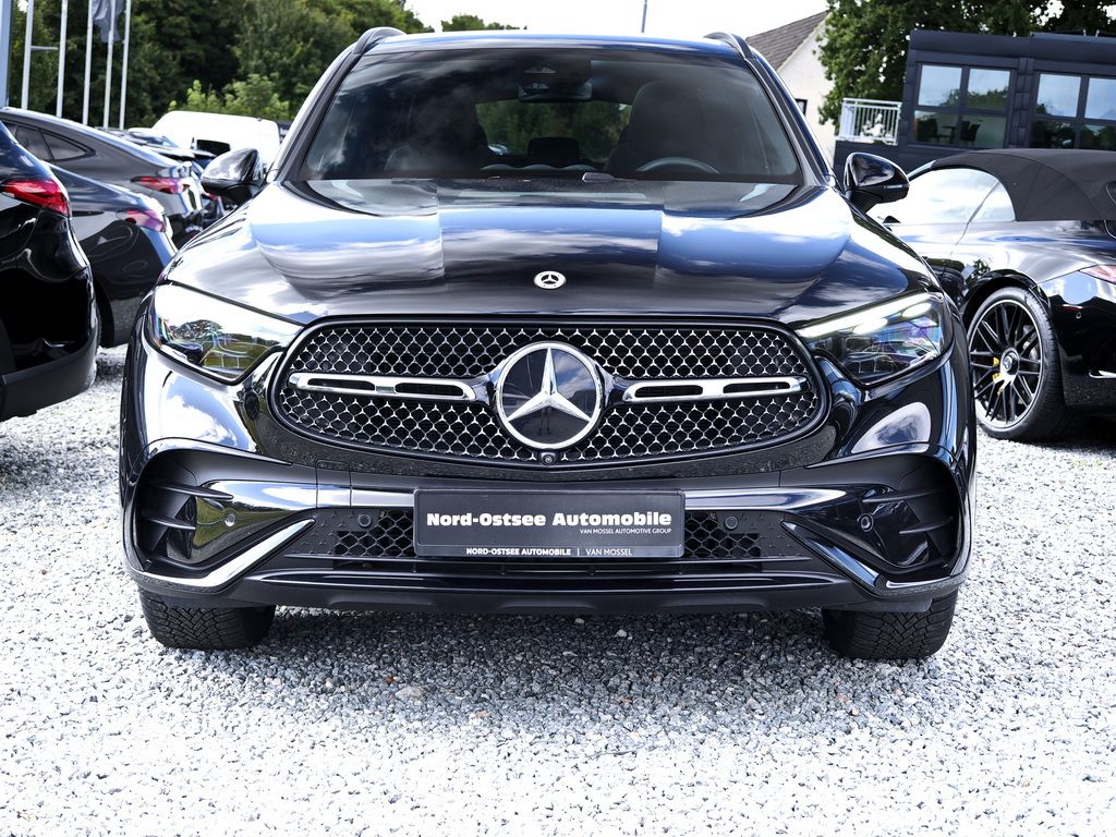 Mercedes-Benz GLC 220 2026 г. Чёрный, пробег 11326 км