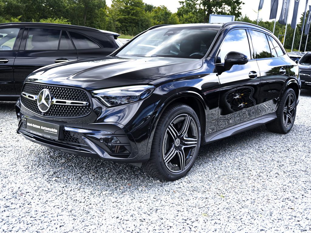Mercedes-Benz GLC 220 2026 г. Чёрный, пробег 11326 км