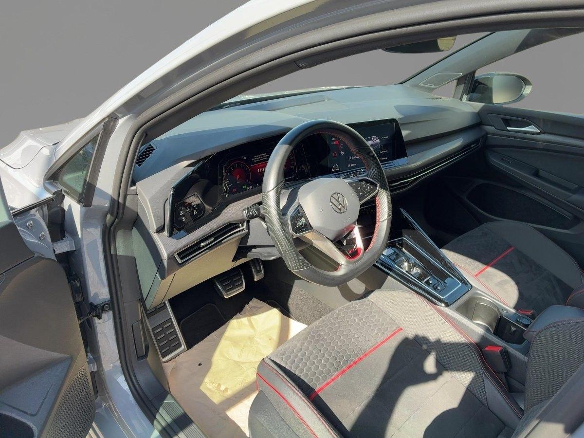 Volkswagen Golf 2023 г. Серый, пробег 27340 км