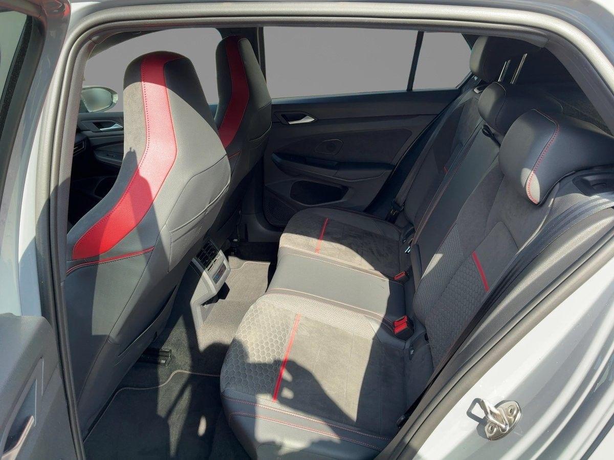 Volkswagen Golf 2023 г. Серый, пробег 27340 км