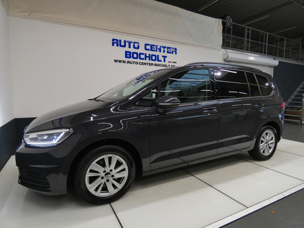 Volkswagen Touran 2025 г. Чёрный, пробег 57000 км