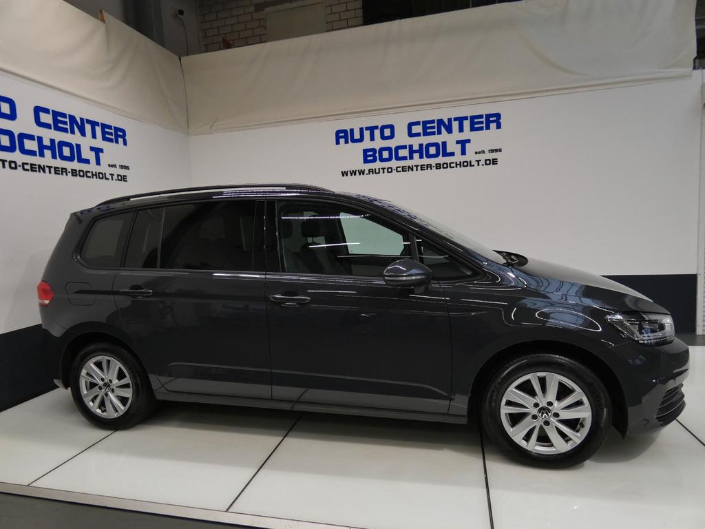 Volkswagen Touran 2025 г. Чёрный, пробег 57000 км