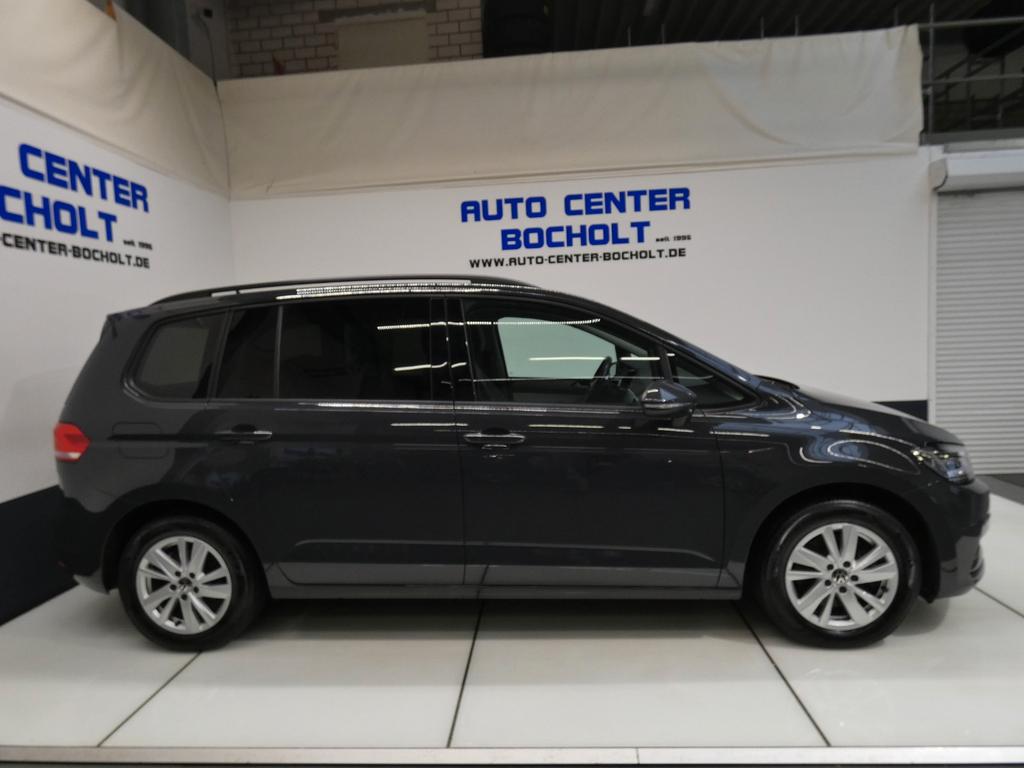 Volkswagen Touran 2025 г. Чёрный, пробег 57000 км