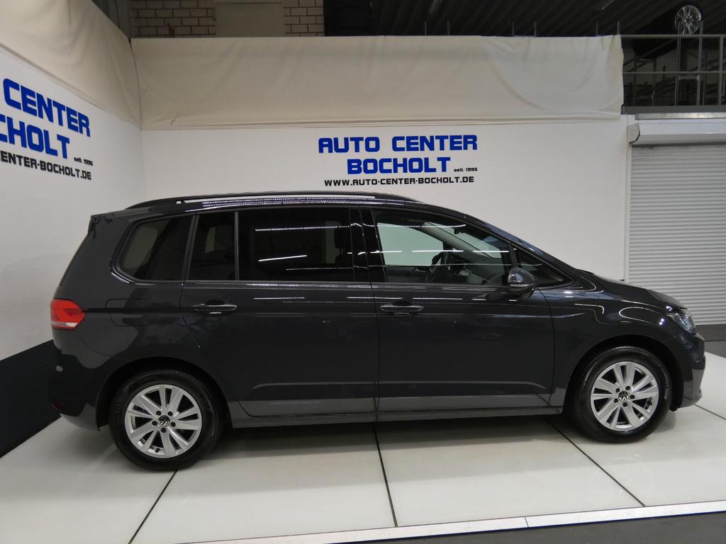 Volkswagen Touran 2025 г. Чёрный, пробег 57000 км