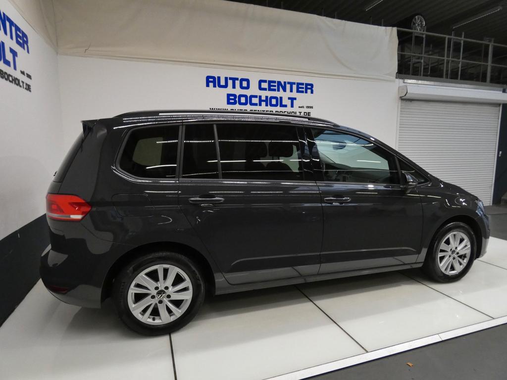 Volkswagen Touran 2025 г. Чёрный, пробег 57000 км