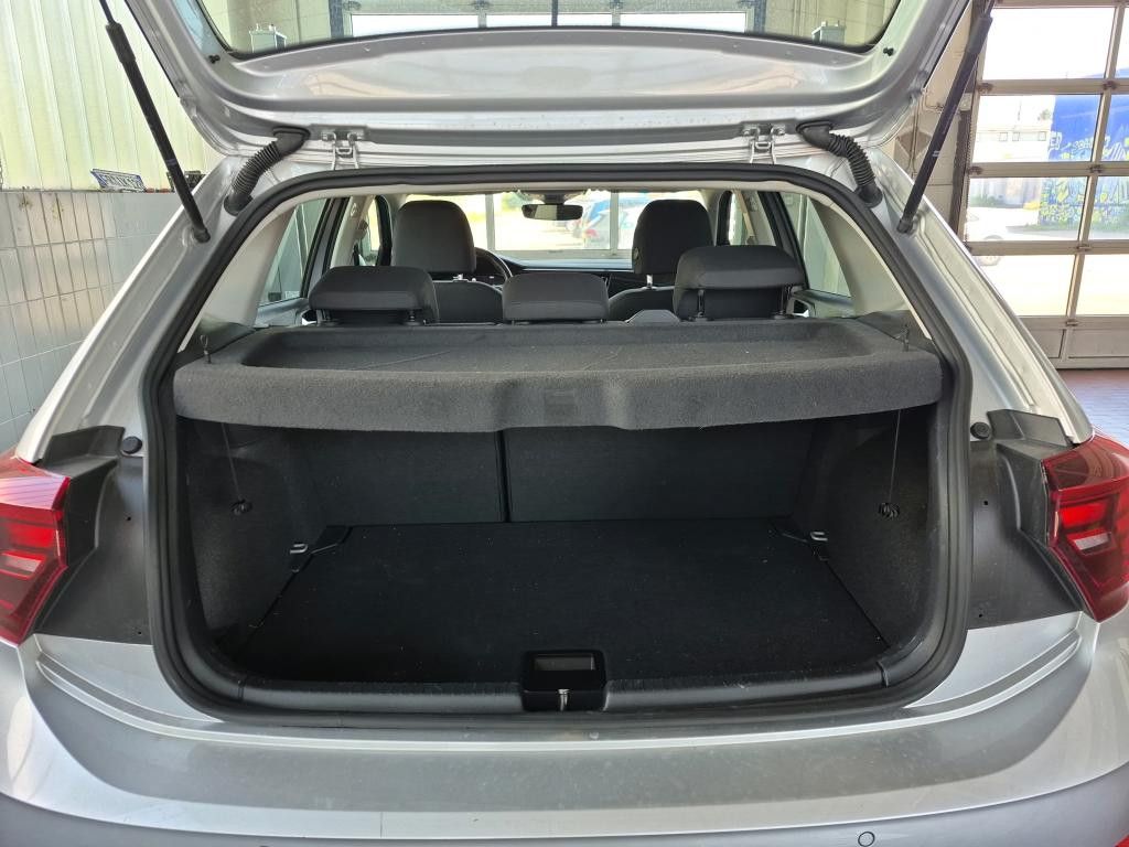 Volkswagen Polo 2023 г. Серебристый, пробег 51000 км