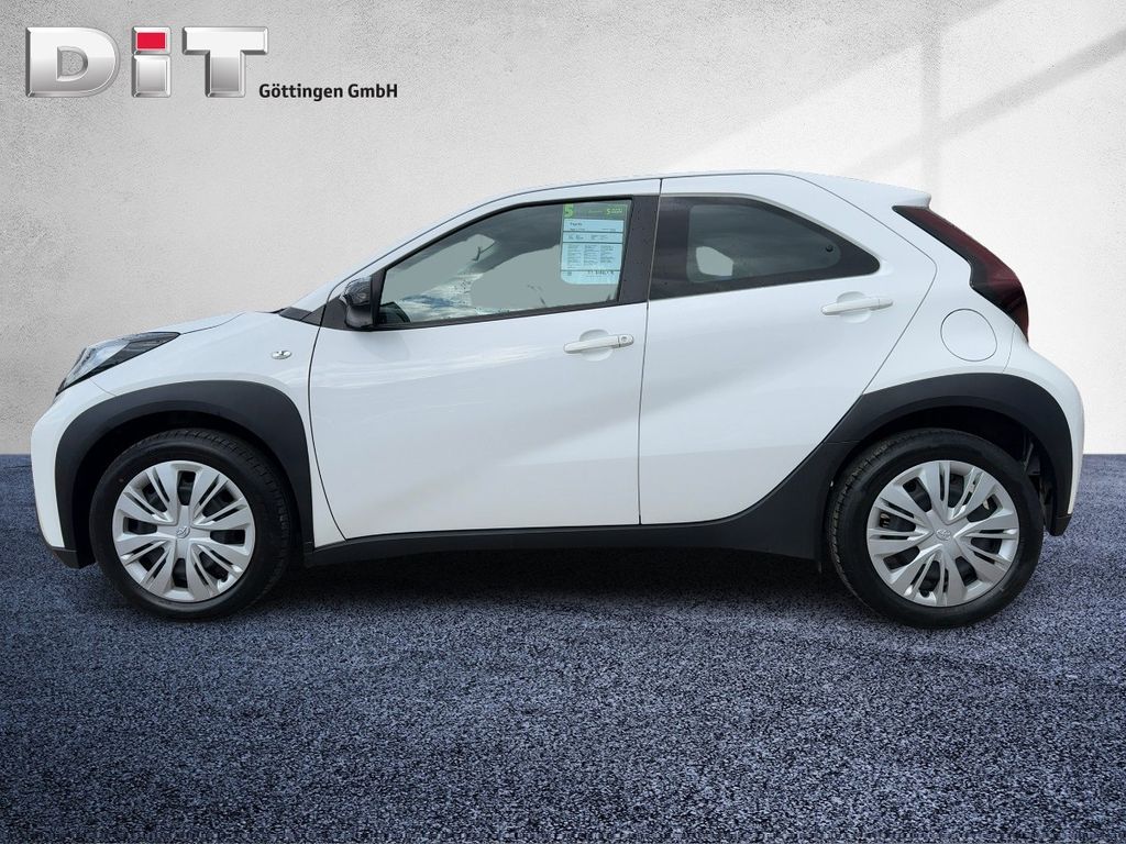 Toyota AYGO (X) 2022 г. Белый, пробег 32000 км