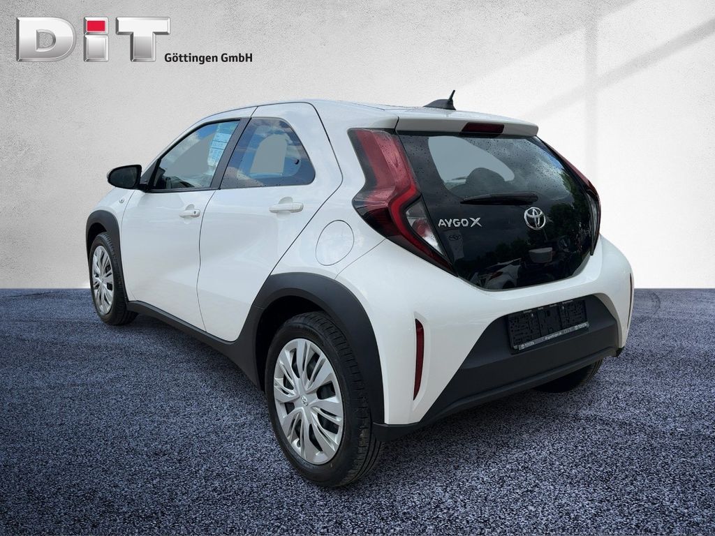 Toyota AYGO (X) 2022 г. Белый, пробег 32000 км