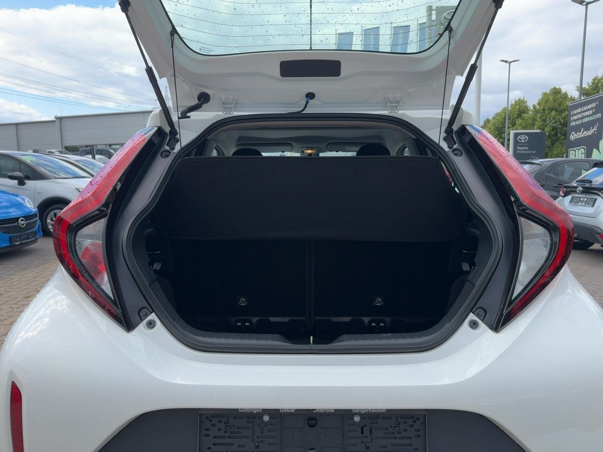 Toyota AYGO (X) 2022 г. Белый, пробег 40000 км