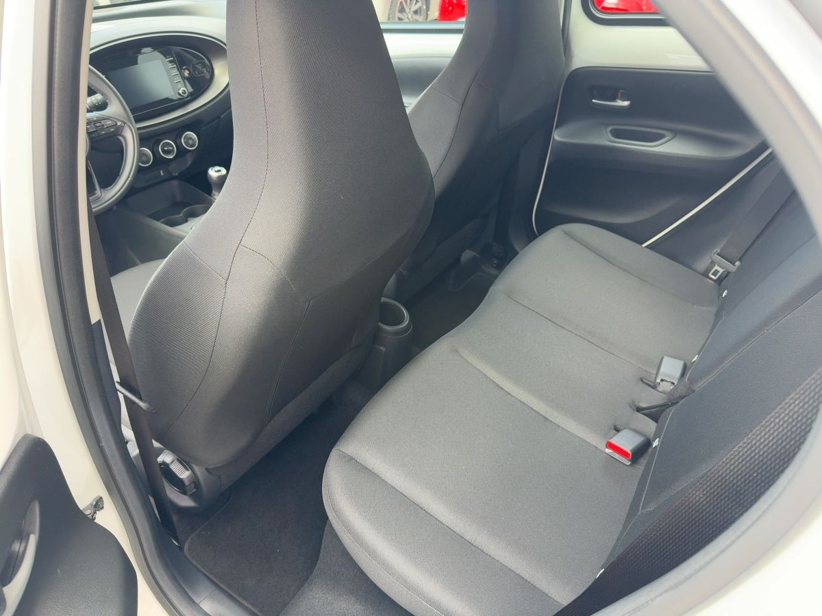 Toyota AYGO (X) 2022 г. Белый, пробег 40000 км