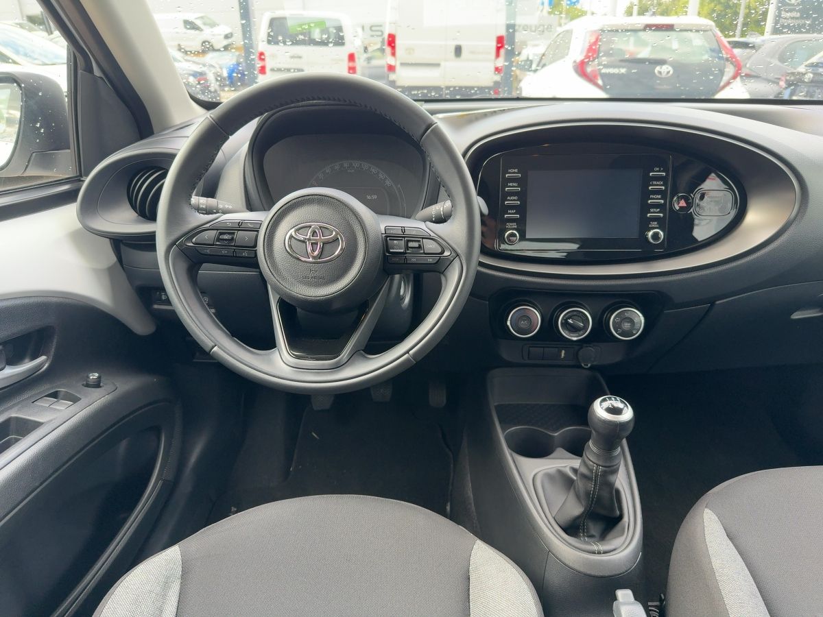 Toyota AYGO (X) 2022 г. Белый, пробег 40000 км