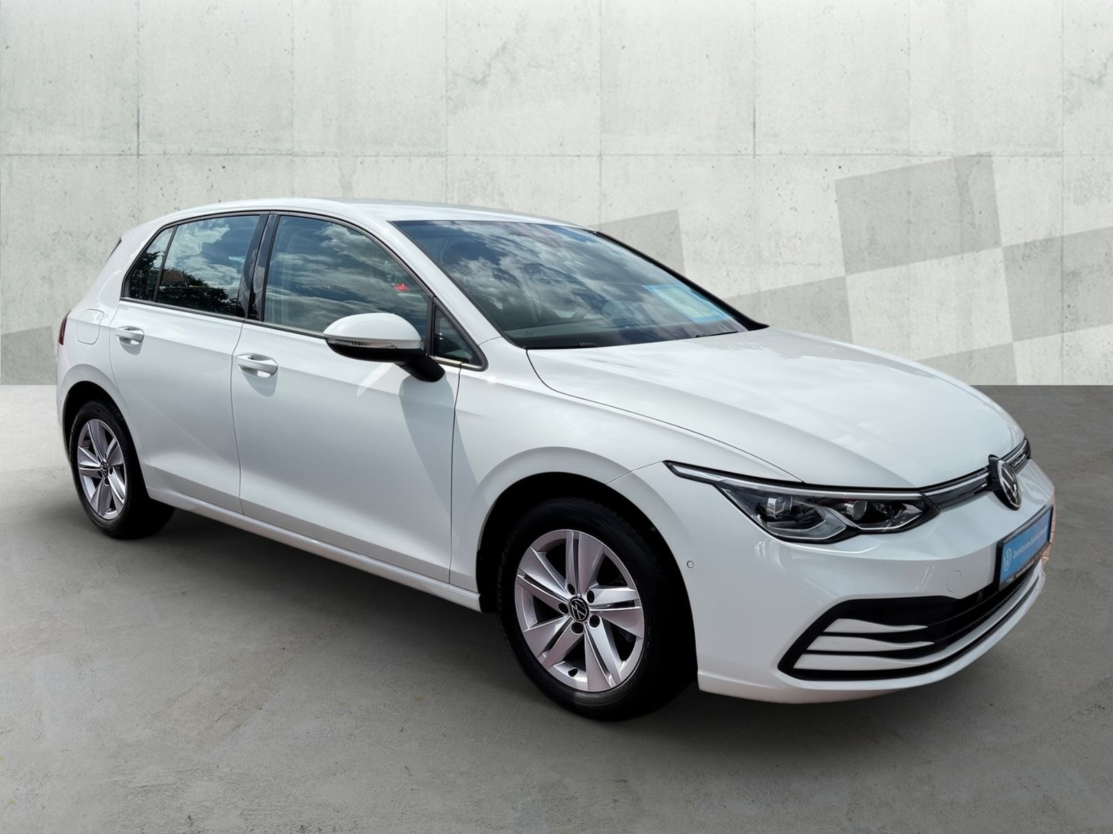 Volkswagen Golf 2022 г. Белый, пробег 52481 км