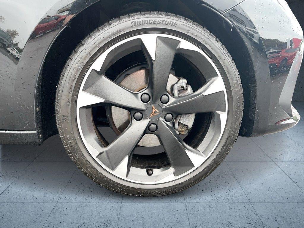 Cupra Leon 2023 г. Чёрный, пробег 46800 км