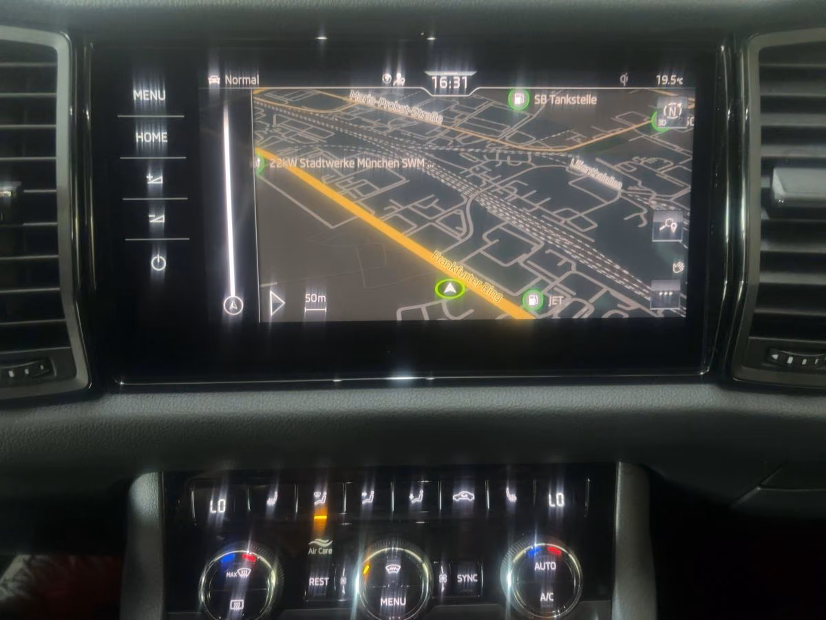 Skoda Kodiaq 2023 г. Красный, пробег 47600 км