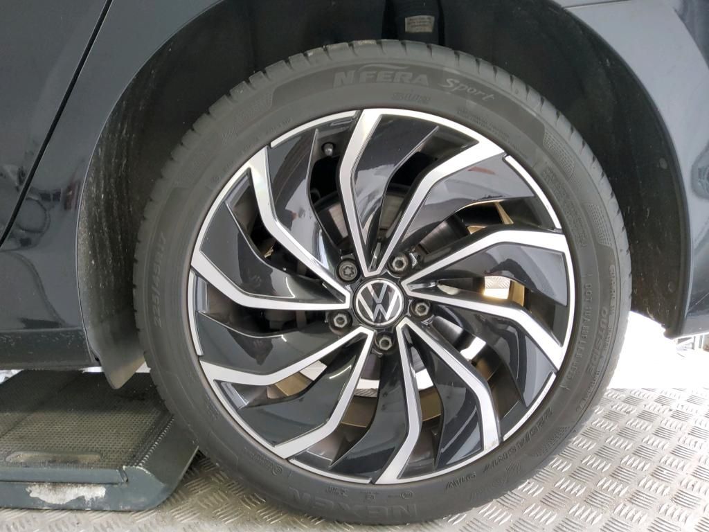 Volkswagen Golf 2023 г. Чёрный, пробег 56865 км