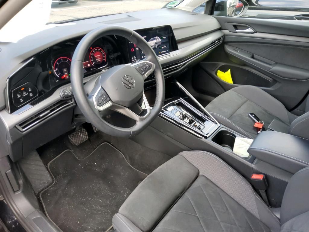 Volkswagen Golf 2023 г. Чёрный, пробег 56865 км