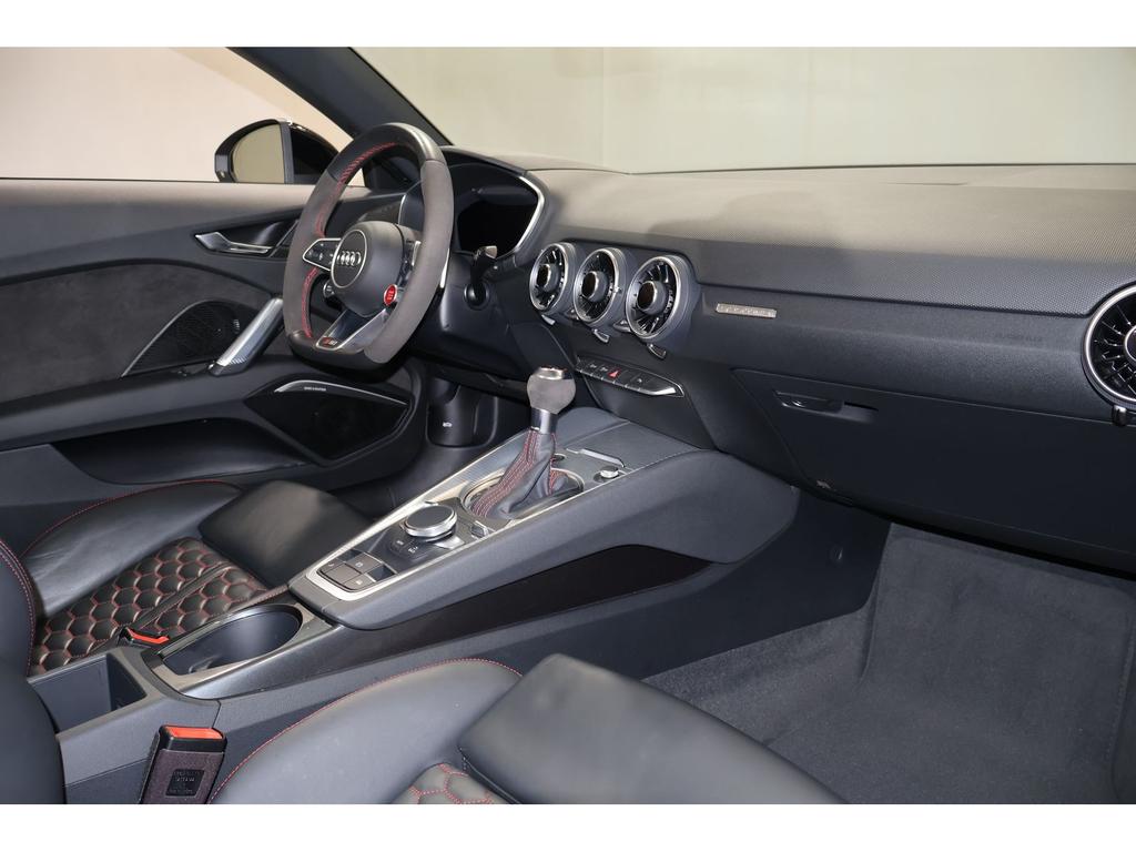 Audi TT RS 2022 г. Красный, пробег 22534 км