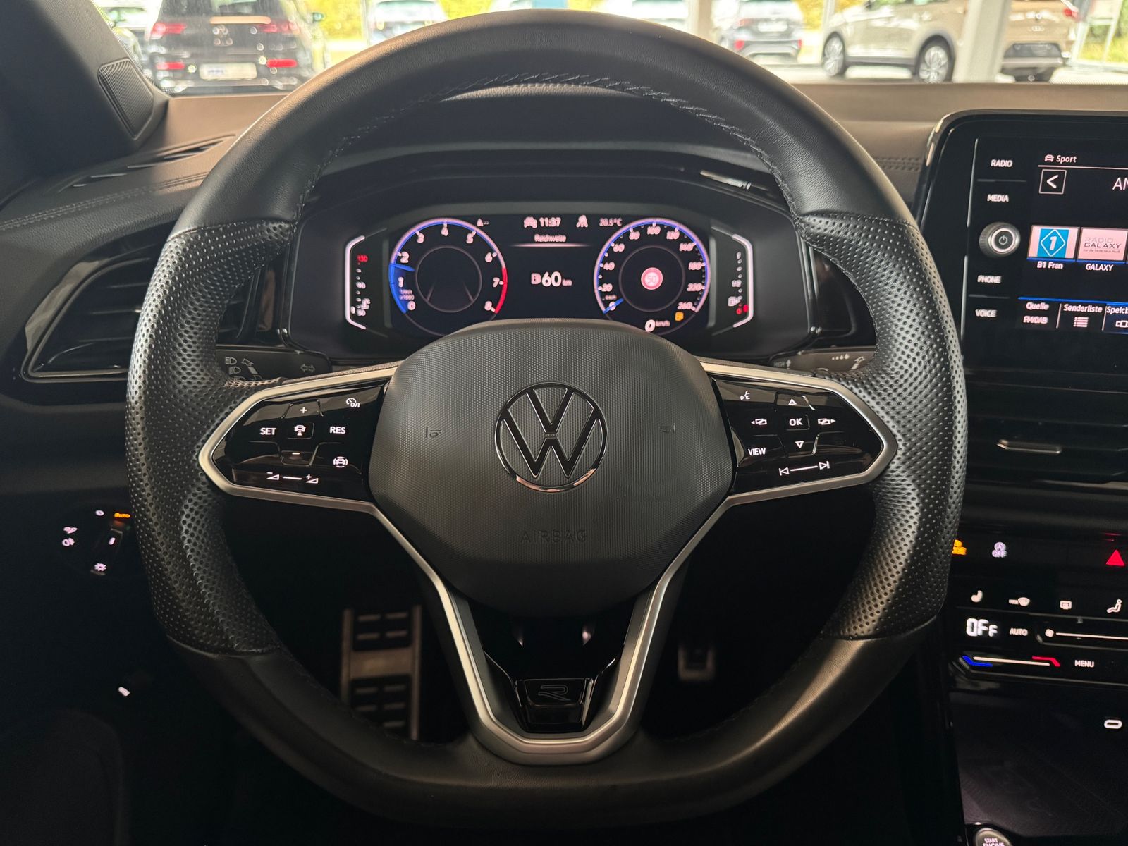 Volkswagen T-Roc 2023 г. Чёрный, пробег 25390 км
