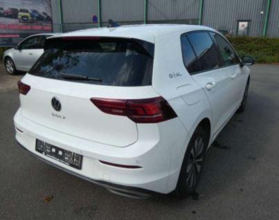 Volkswagen Golf 2024 г. Белый, пробег 50500 км
