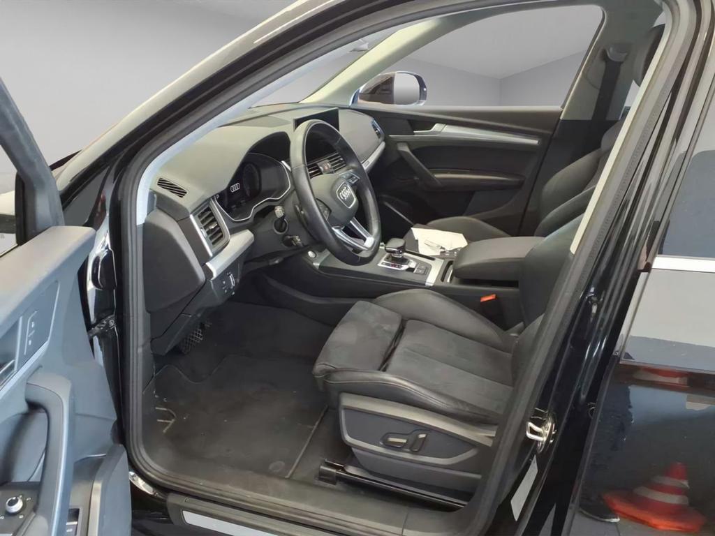 Audi Q5 2023 г. Чёрный, пробег 45804 км