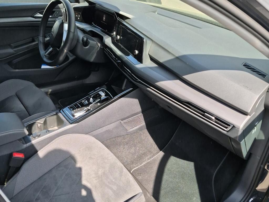 Volkswagen Golf 2024 г. Серый, пробег 7603 км