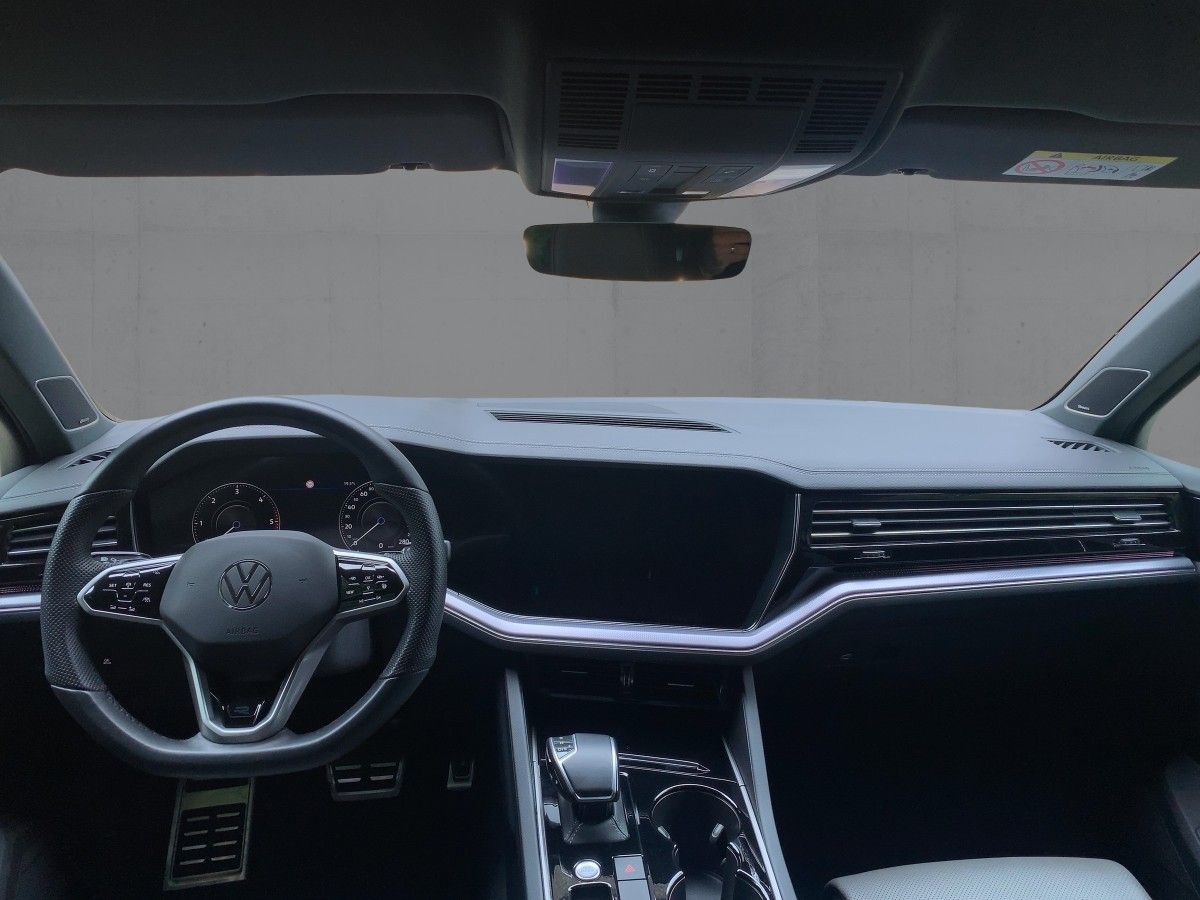 Volkswagen Touareg 2021 г. Чёрный, пробег 53200 км