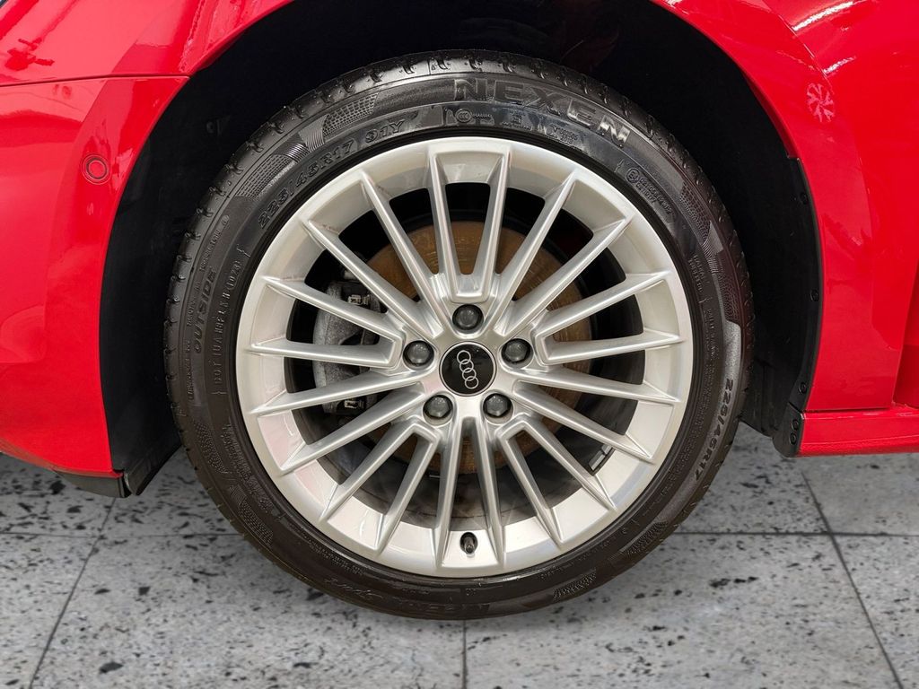 Audi A3 2023 г. Красный, пробег 32822 км