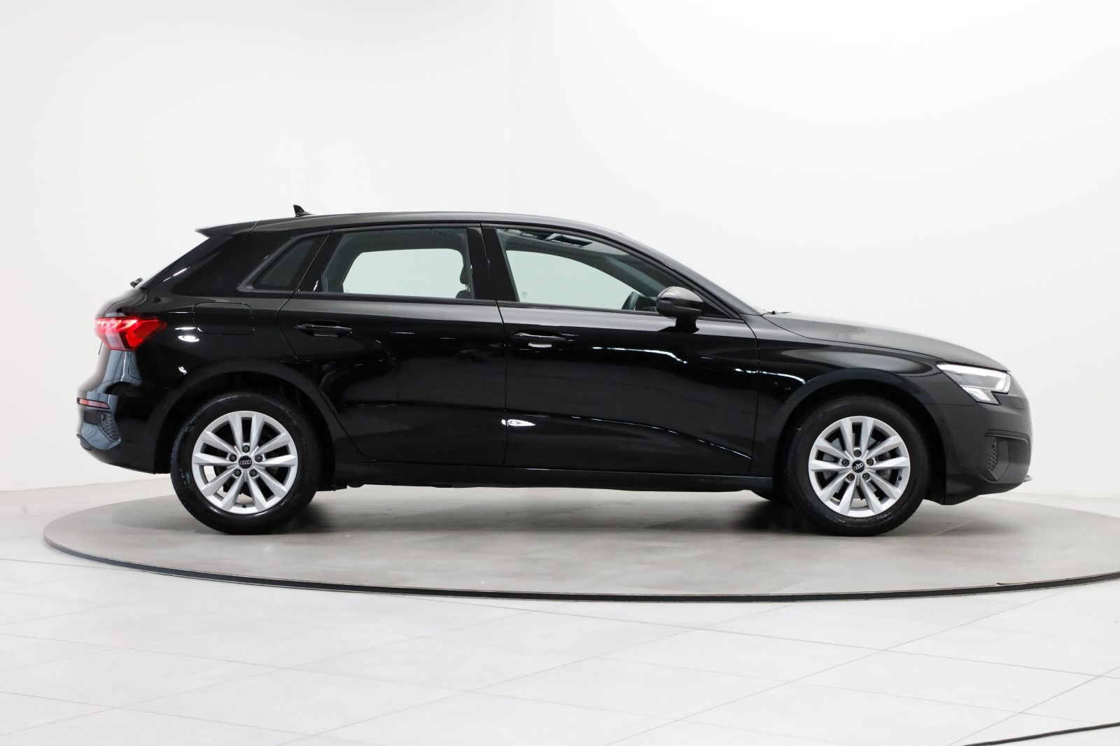 Audi A3 2023 г. Чёрный, пробег 41330 км