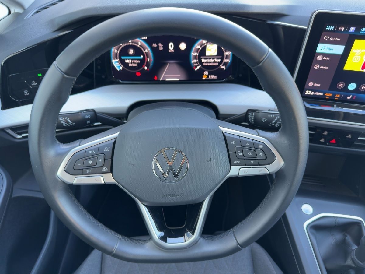 Volkswagen Golf 2024 г. Серый, пробег 18864 км