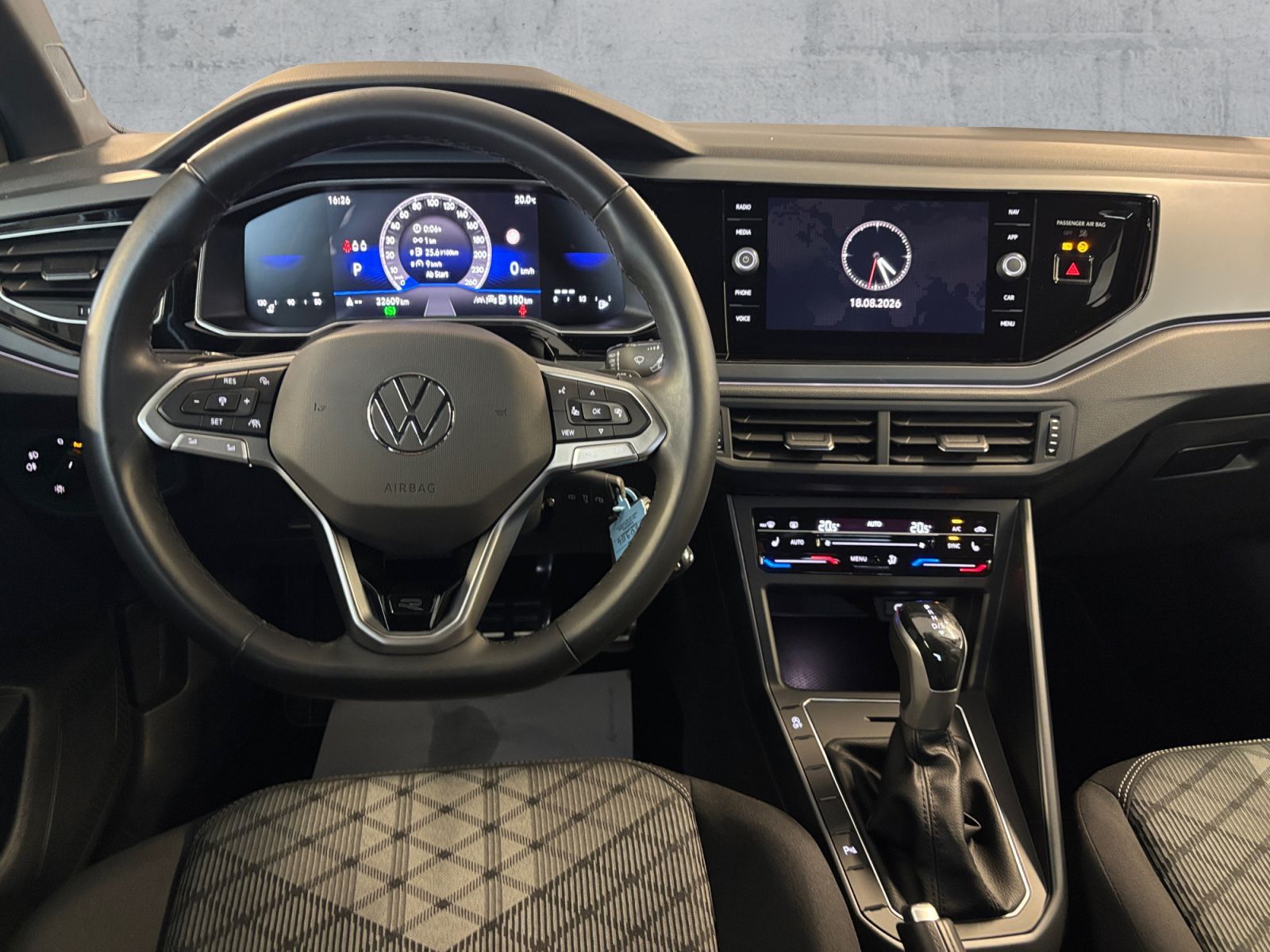 Volkswagen Taigo 2024 г. Серый, пробег 22607 км