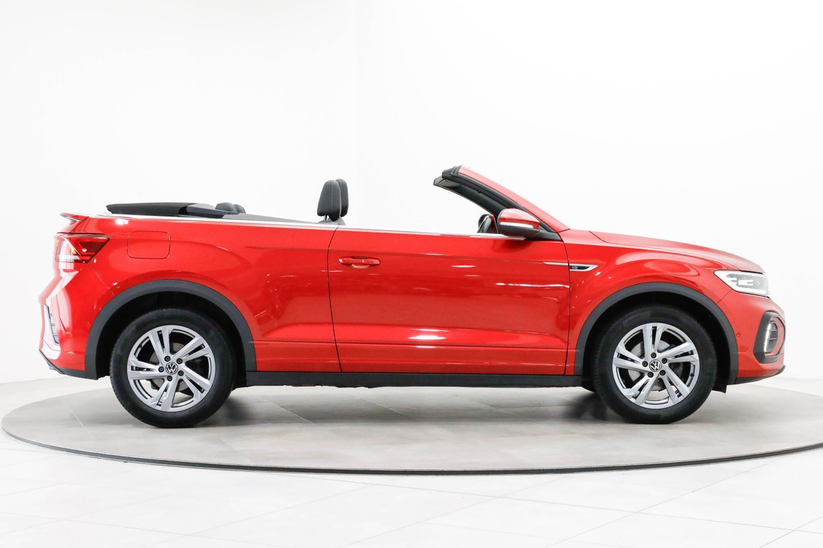 Volkswagen T-Roc 2023 г. Красный, пробег 59832 км