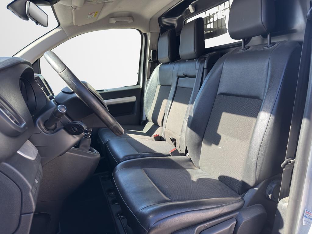 Opel Vivaro 2021 г. Белый, пробег 51500 км