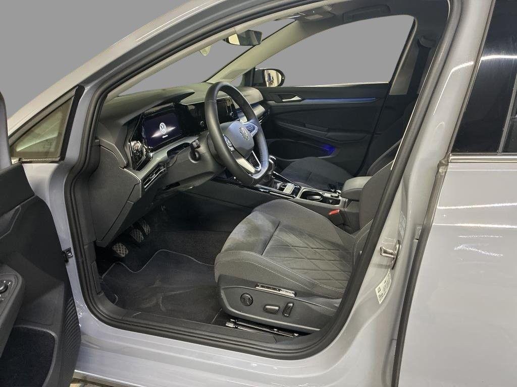 Volkswagen Golf 2023 г. Серый, пробег 18734 км