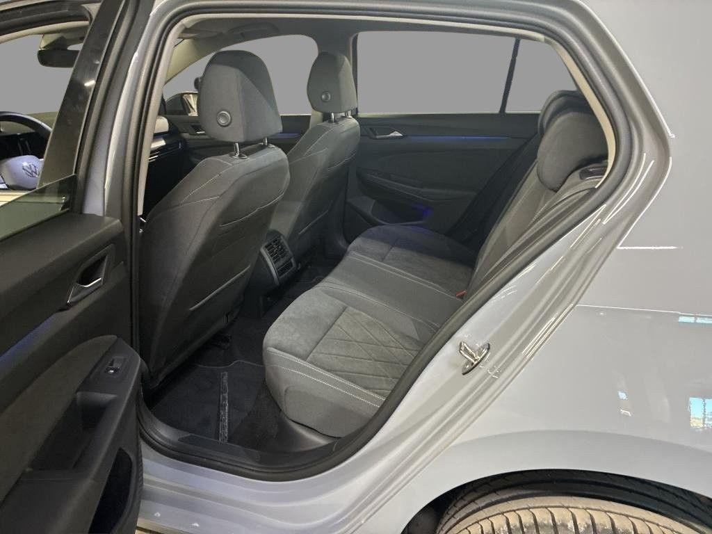 Volkswagen Golf 2023 г. Серый, пробег 18734 км