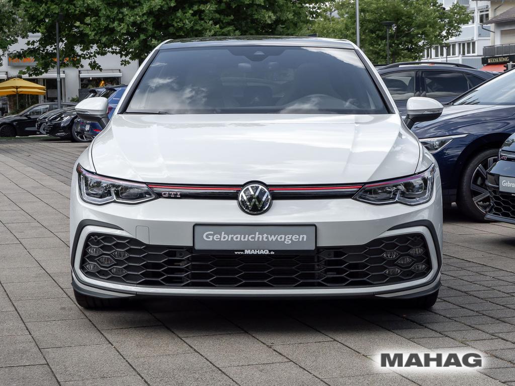 Volkswagen Golf 2024 г. Белый, пробег 19653 км