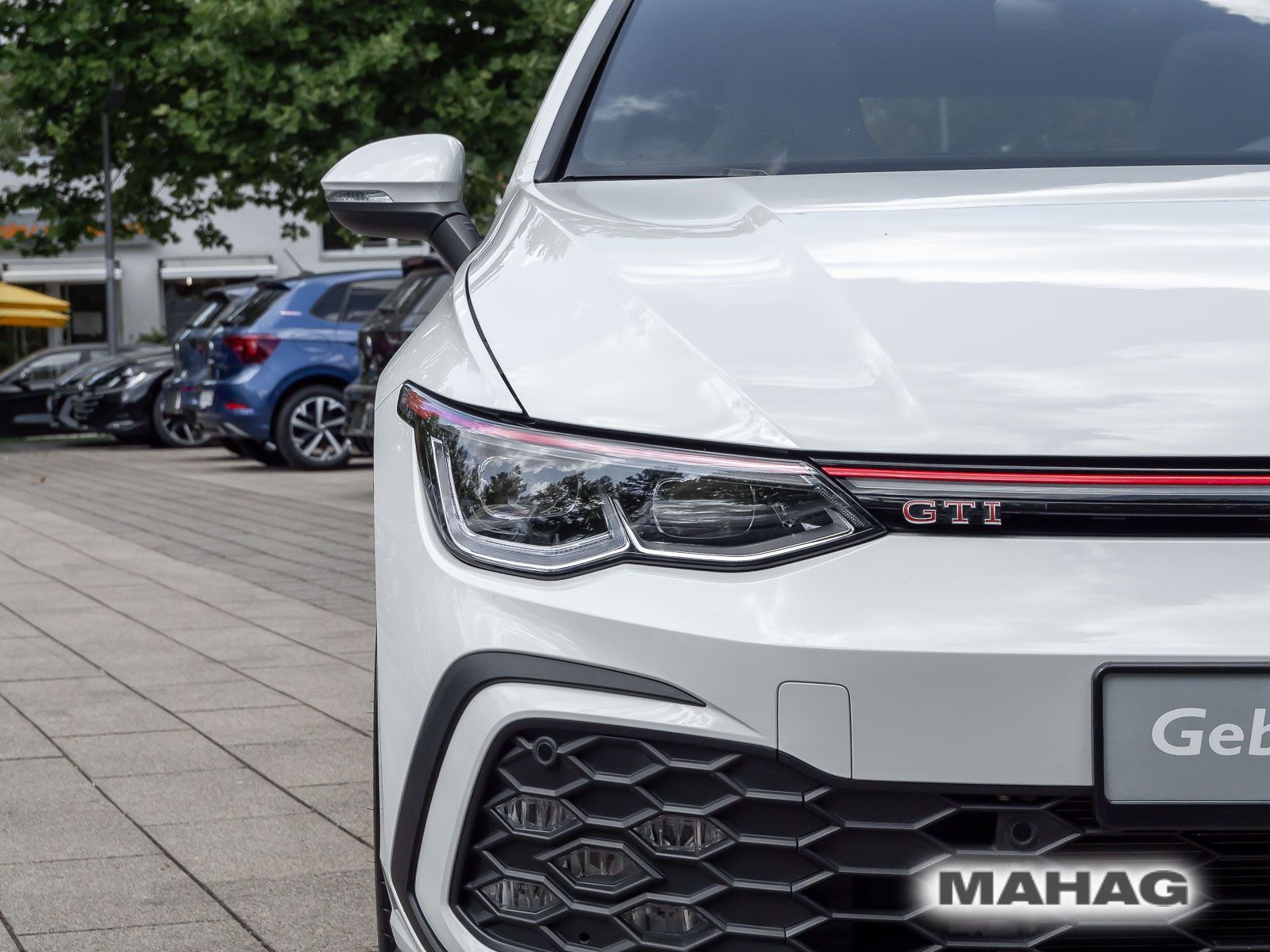 Volkswagen Golf 2024 г. Белый, пробег 19653 км
