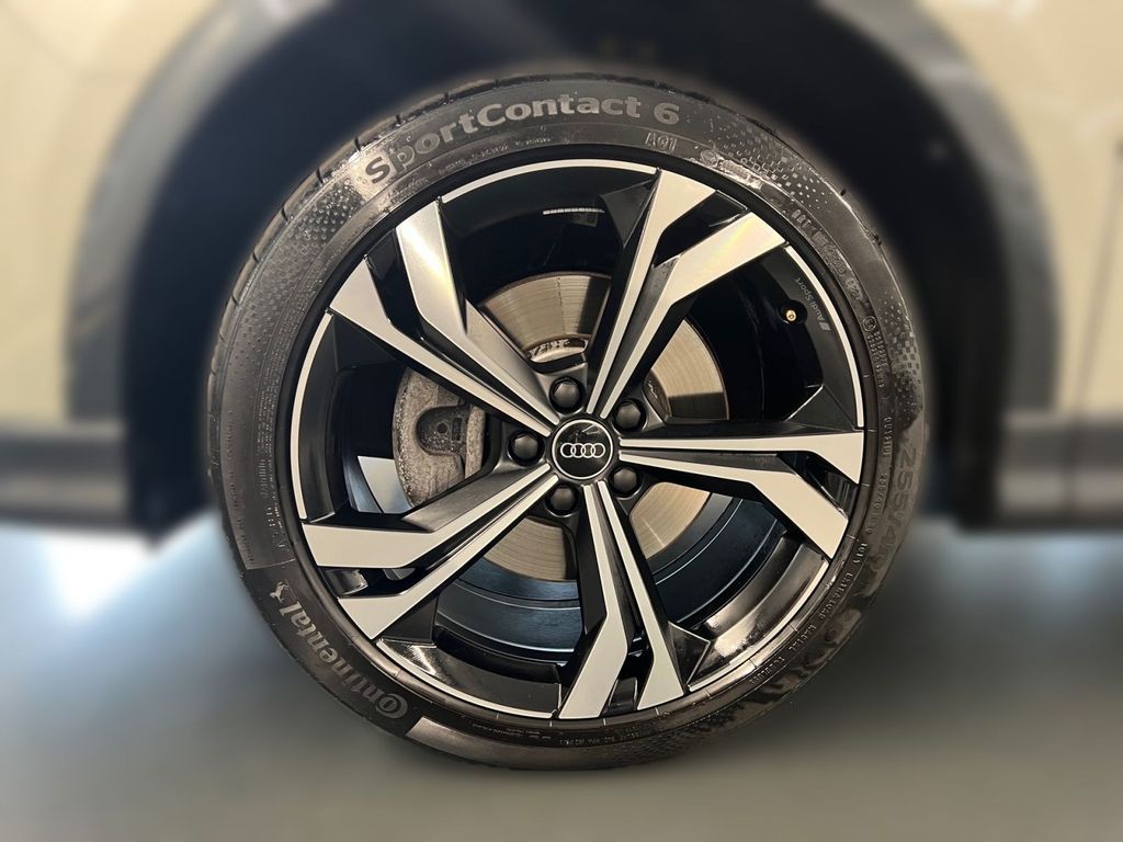 Audi Q3 2024 г. Серебристый, пробег 28611 км