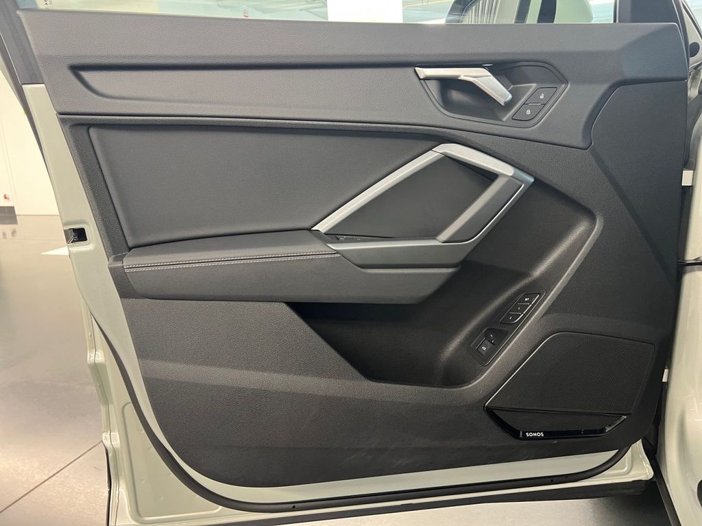 Audi Q3 2024 г. Серебристый, пробег 28611 км