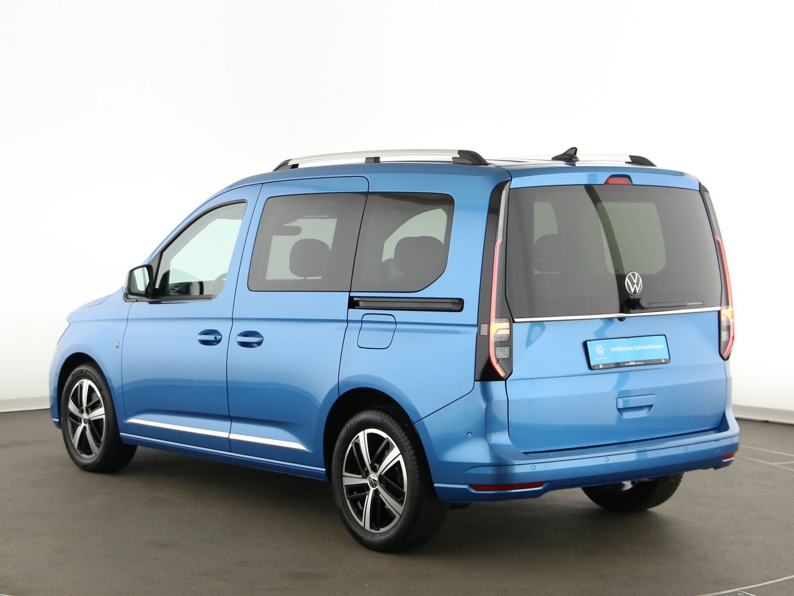 Volkswagen Caddy 2023 г. Синий, пробег 55600 км