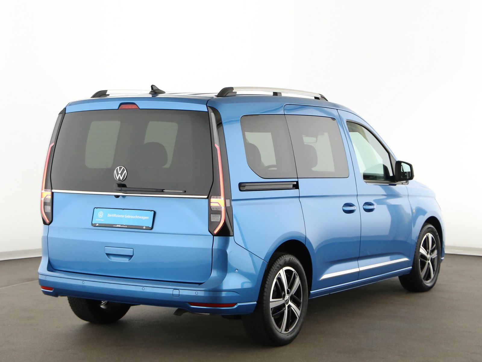 Volkswagen Caddy 2023 г. Синий, пробег 55600 км