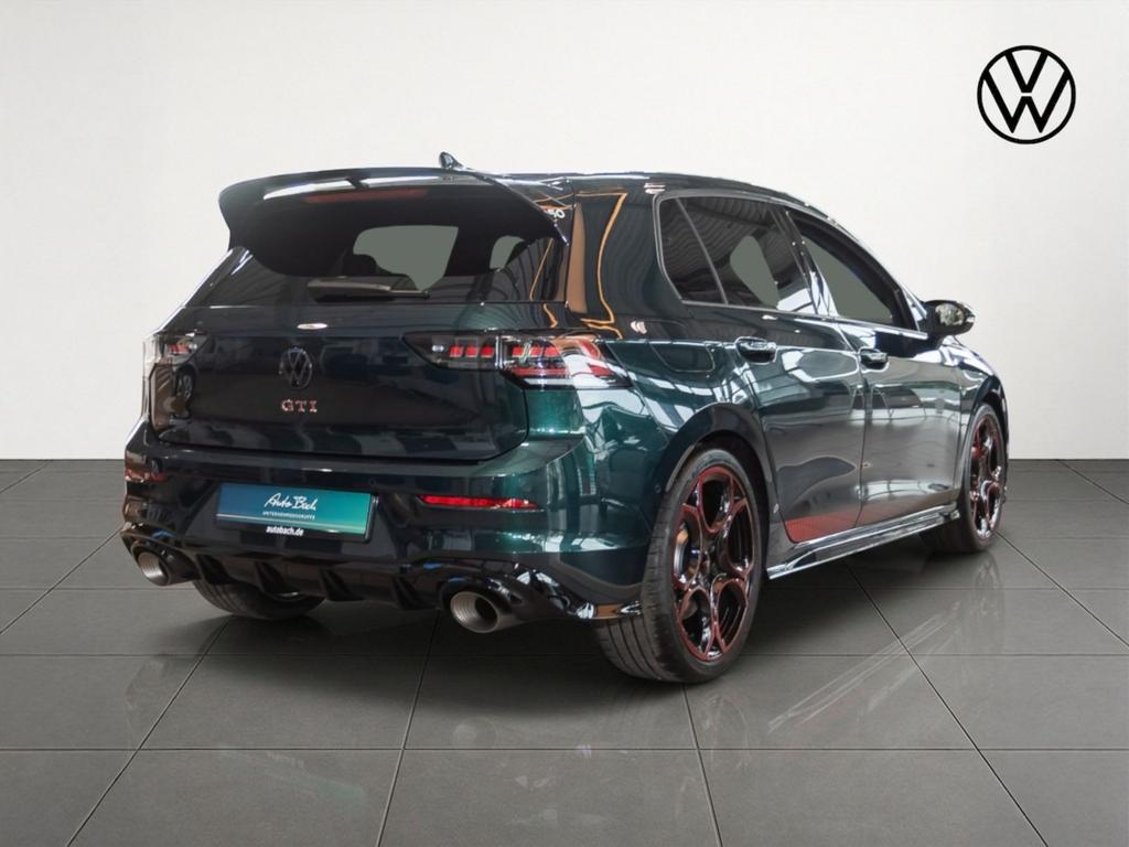Volkswagen Golf 2026 г. Зелёный, пробег 1940 км