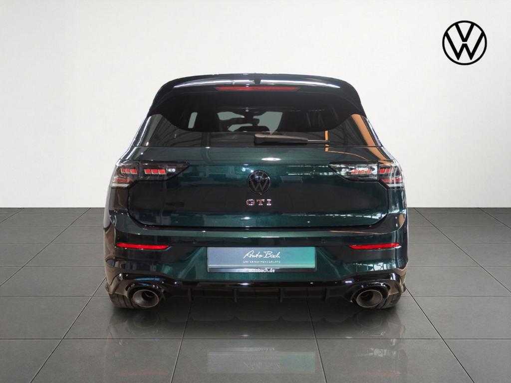Volkswagen Golf 2026 г. Зелёный, пробег 1940 км