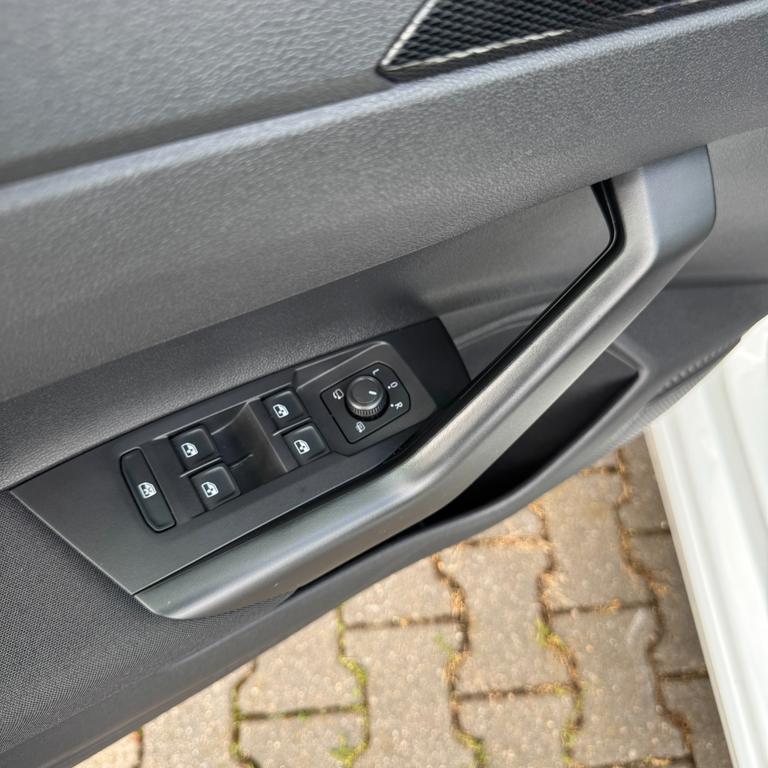 Volkswagen Polo 2023 г. Белый, пробег 47336 км