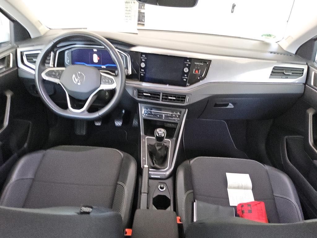 Volkswagen Taigo 2022 г. Белый, пробег 33773 км