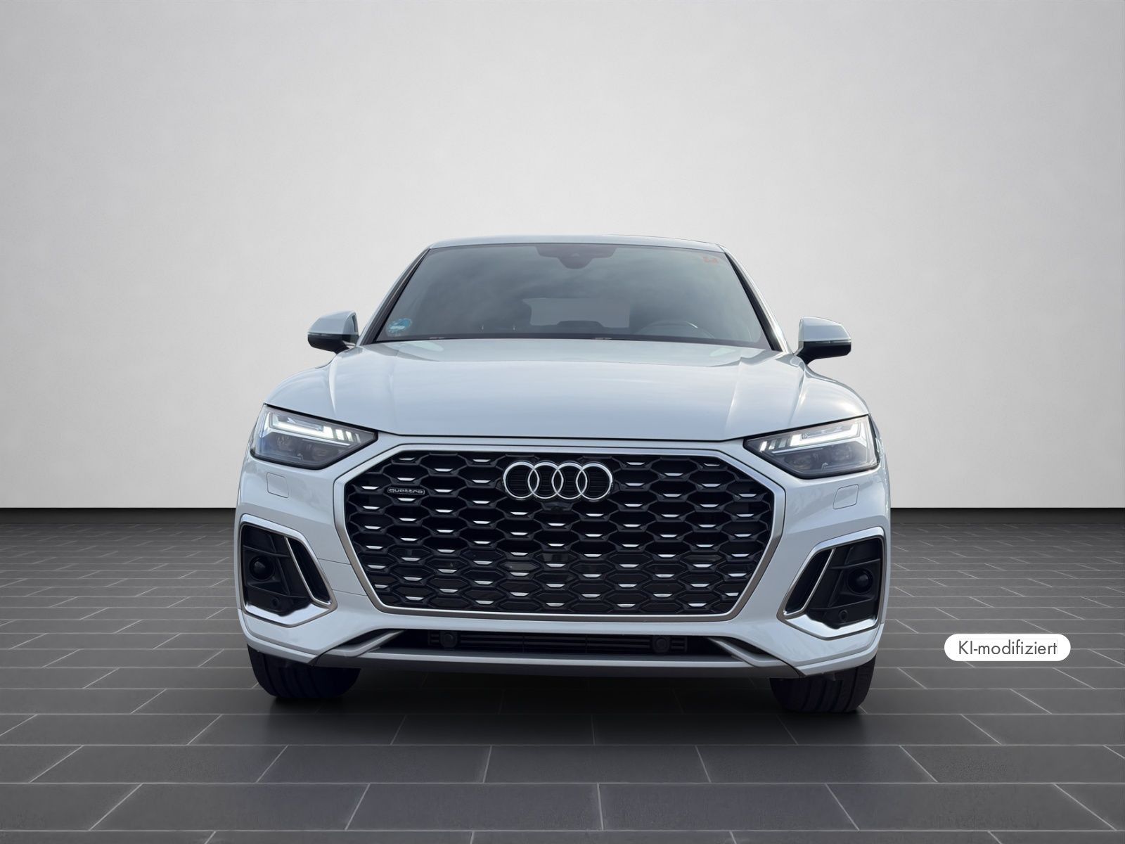 Audi Q5 2023 г. Белый, пробег 34500 км
