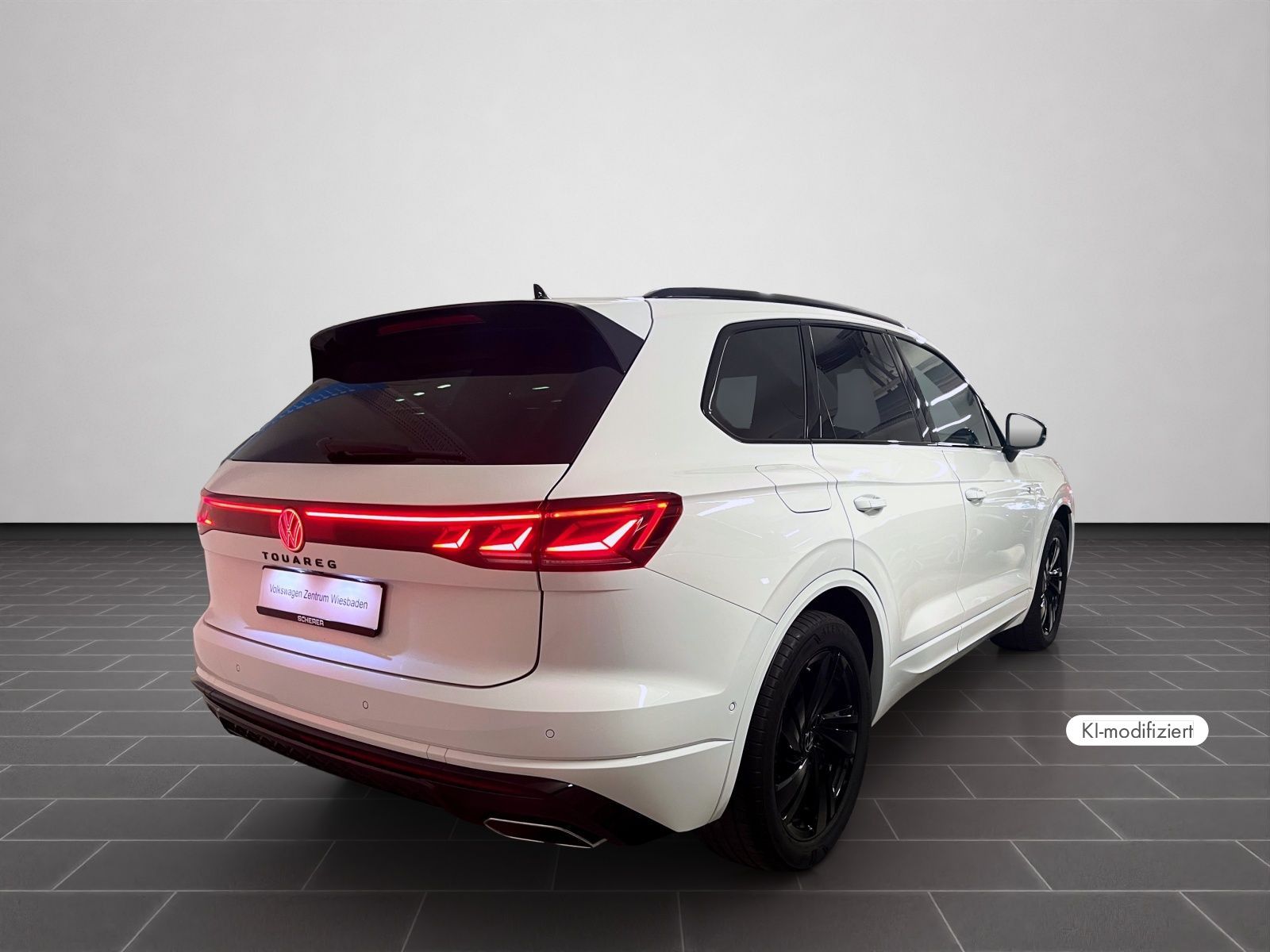 Volkswagen Touareg 2025 г. Белый, пробег 27927 км