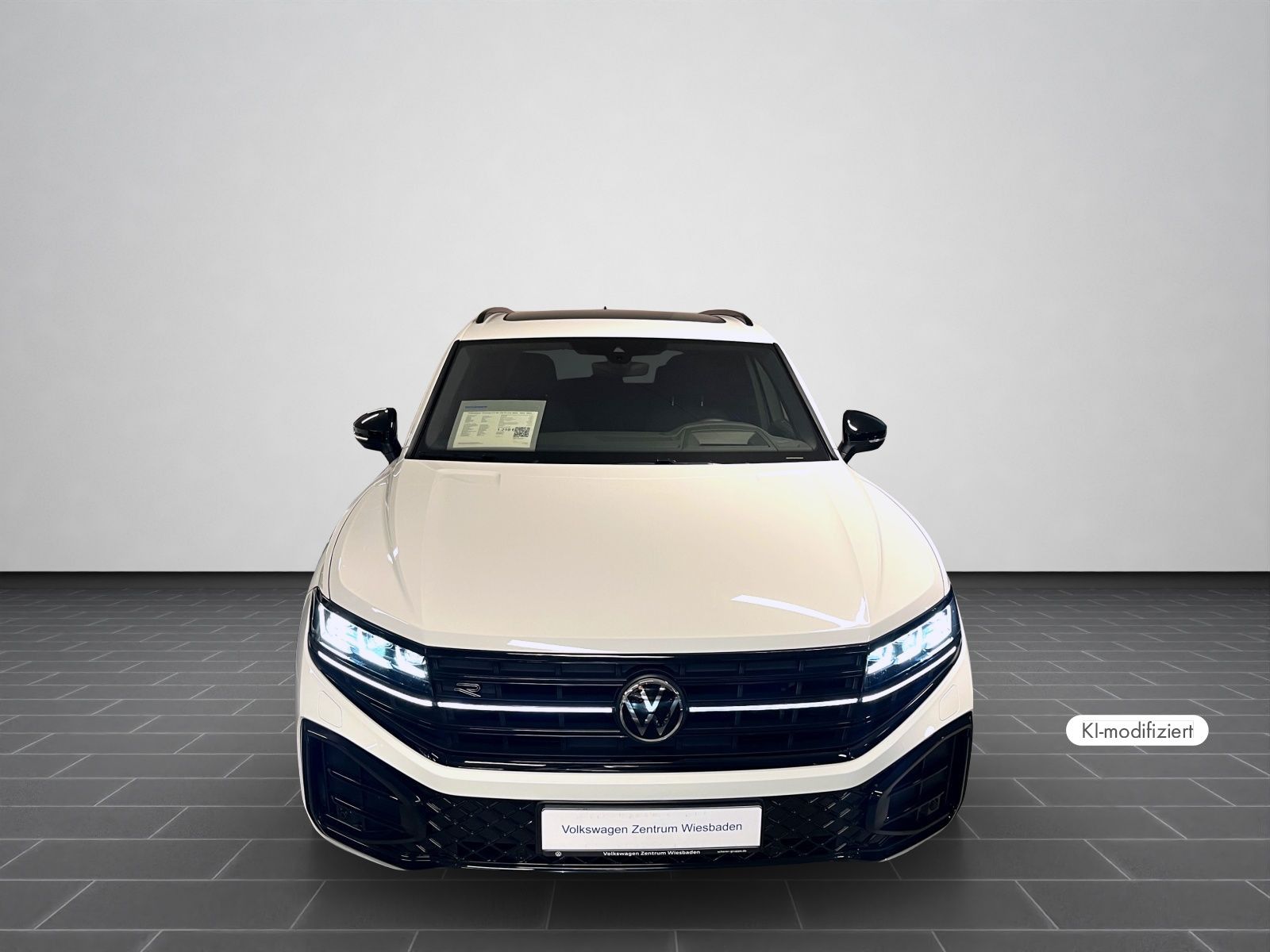 Volkswagen Touareg 2025 г. Белый, пробег 27927 км