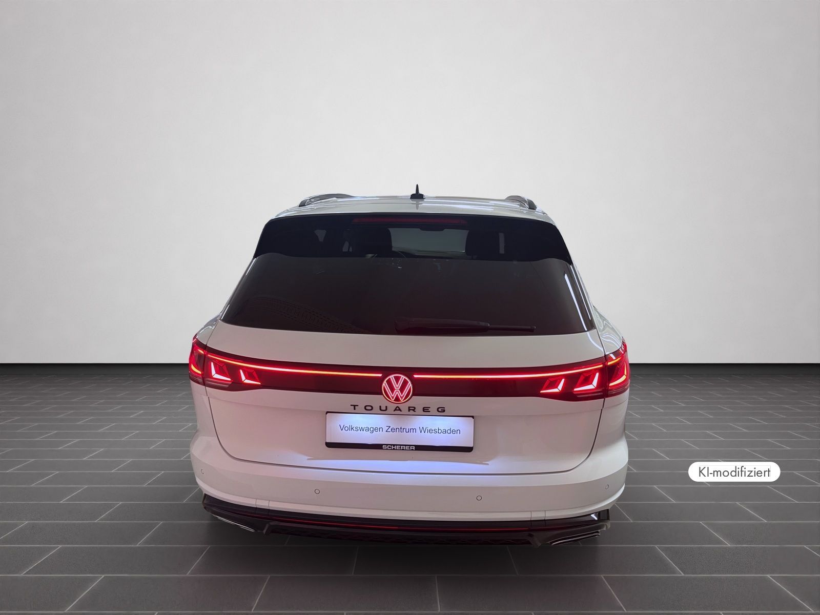 Volkswagen Touareg 2025 г. Белый, пробег 27927 км