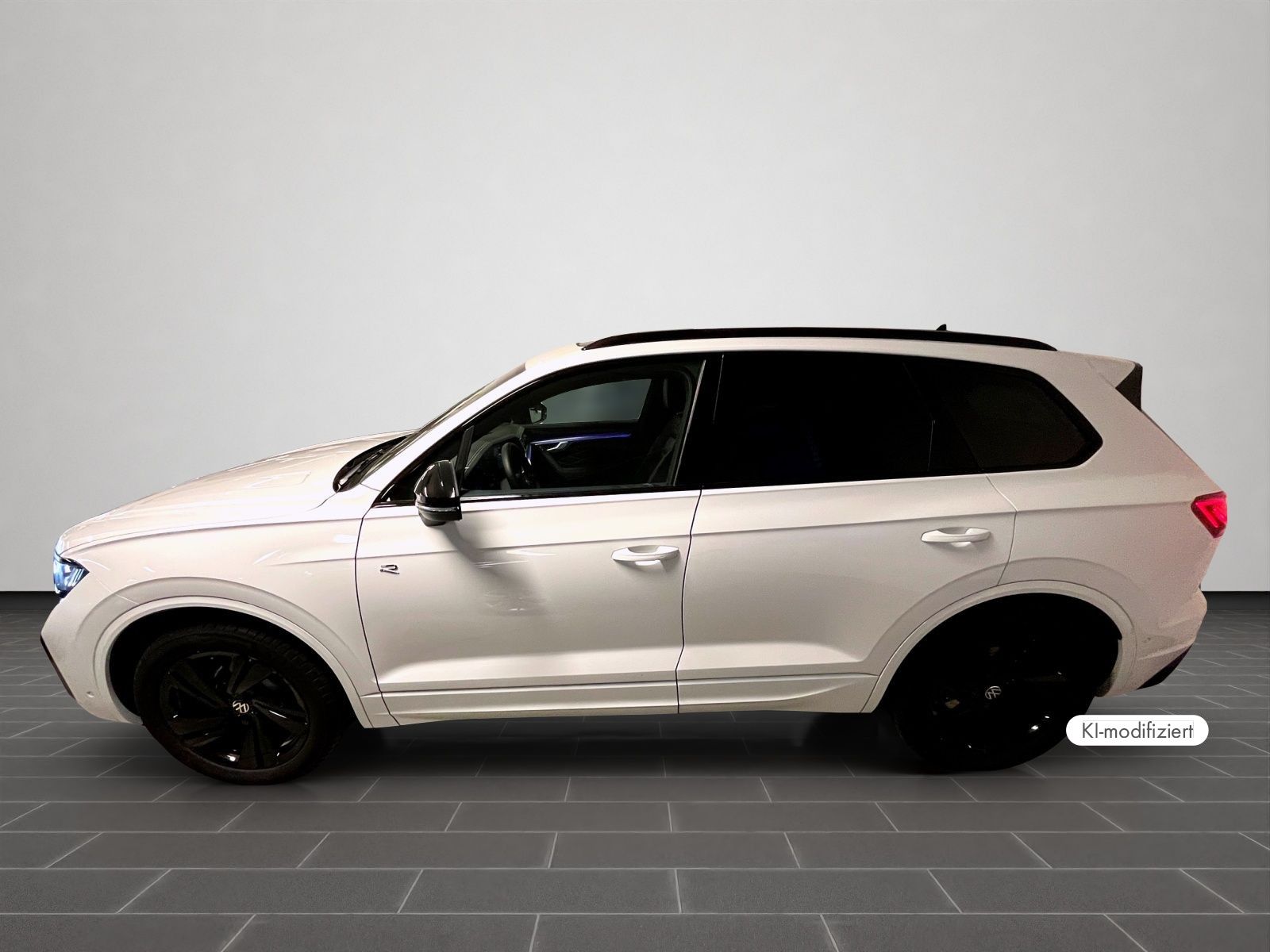 Volkswagen Touareg 2025 г. Белый, пробег 27927 км
