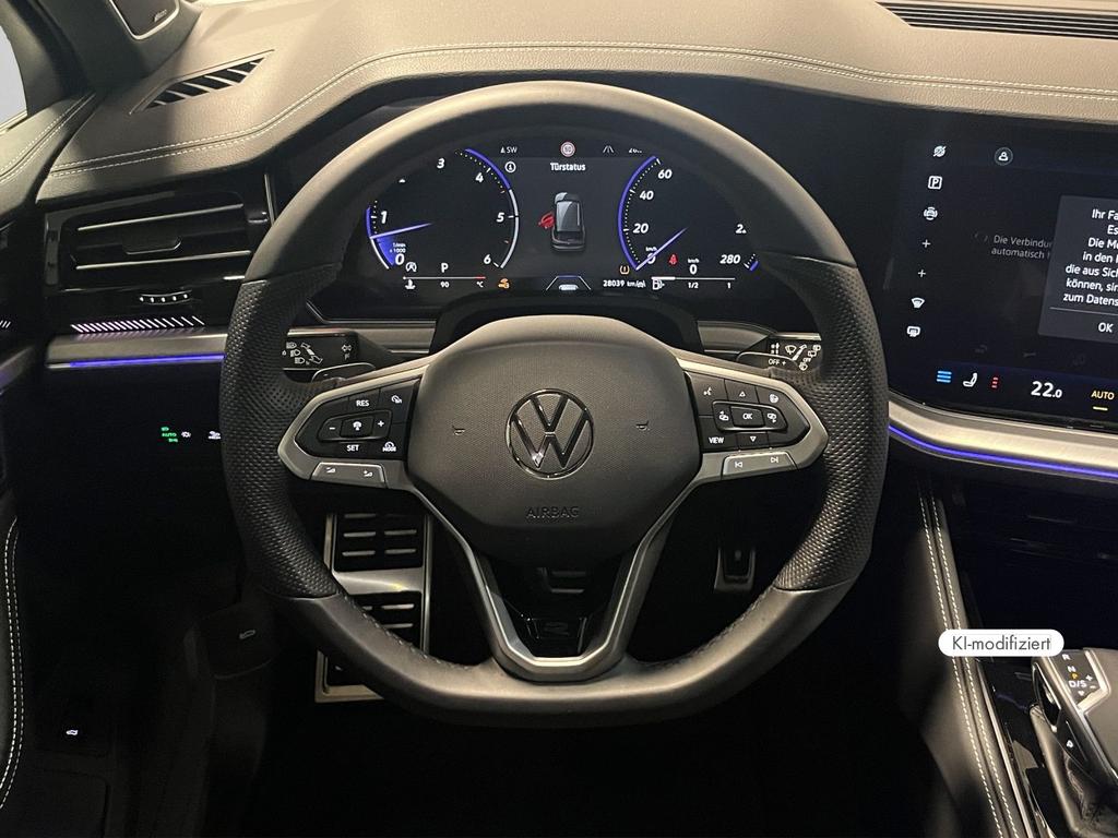 Volkswagen Touareg 2025 г. Белый, пробег 27927 км